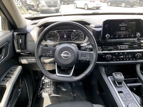 Used 2024 Nissan Pathfinder SV AWD/4WD image 17