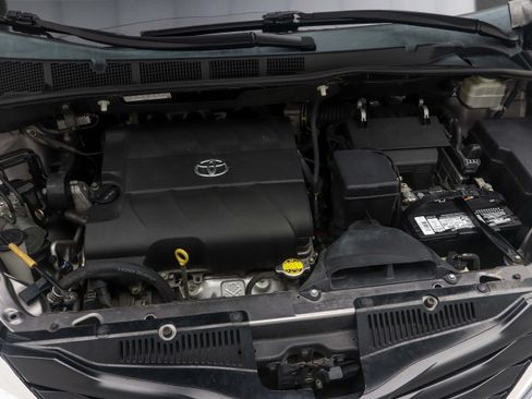 Used 2014 Toyota Sienna LE FWD image 30