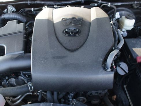 Used 2017 Toyota Tacoma Limited w/ Tow Package image 31