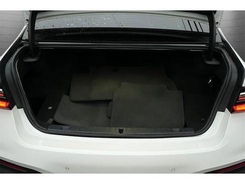 Used 2022 BMW 745e xDrive w/ M Sport Package image 19