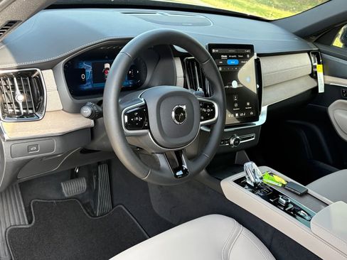 New 2026 Volvo XC90 B5 Plus w/ Protection Package Premier AWD/4WD image 13