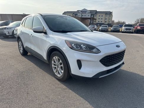 Used 2020 Ford Escape SE image 1