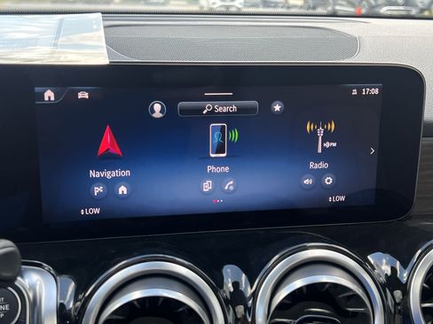 Used 2025 Mercedes-Benz GLB 250 image 38