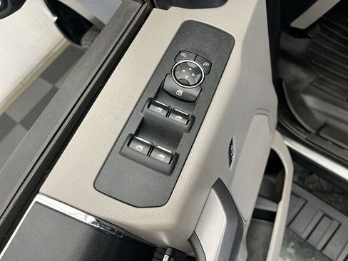 Used 2019 Ford F250 XLT w/ Camper Package image 9