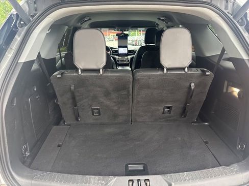 Used 2023 Ford Explorer XLT w/ Equipment Group 202A RWD image 27