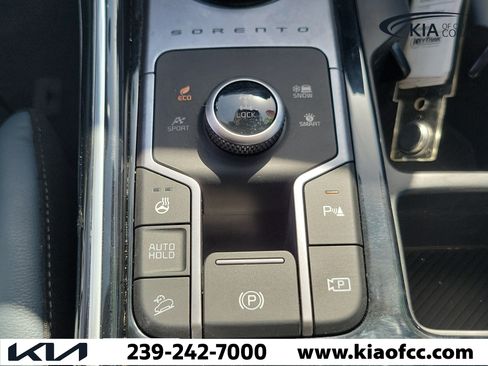 Certified 2025 Kia Sorento SX Prestige AWD/4WD image 29