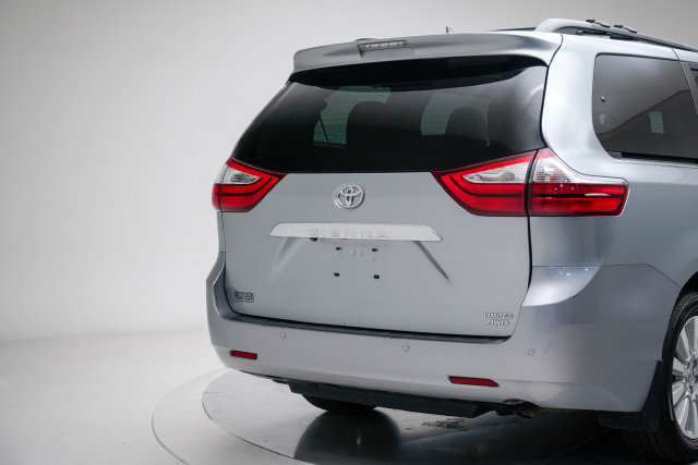 Used 2017 Toyota Sienna Limited w/ Outdoor Package AWD/4WD image 10