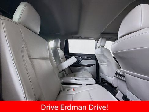 Certified 2018 Toyota Highlander Limited FWD image 28