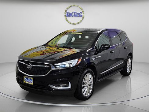 Used 2020 Buick Enclave Essence w/ LPO, Luxury Package image 2