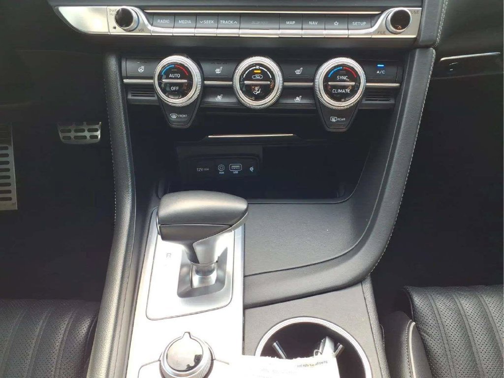 Used 2020 Genesis G70 3.3T w/ Elite Package RWD image 11