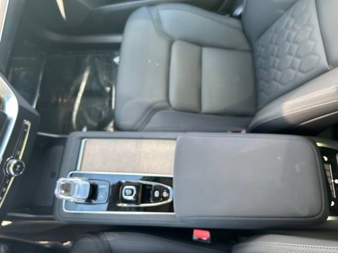 Used 2025 Volvo XC90 B6 Plus AWD/4WD image 27