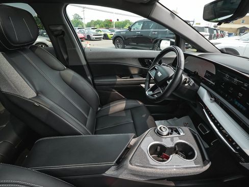 Used 2025 Cadillac Optiq Luxury 1 AWD/4WD image 48
