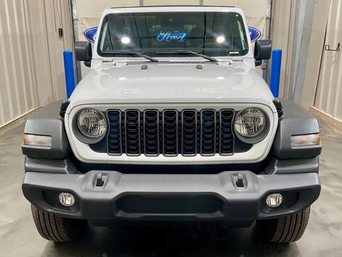Used 2025 Jeep Wrangler Unlimited Sport AWD/4WD image 5