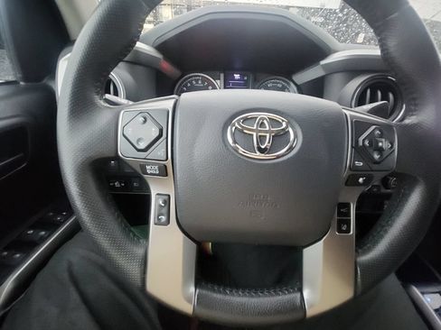 Used 2020 Toyota Tacoma SR5 AWD/4WD image 9