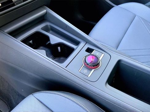 Certified 2025 Volkswagen Tiguan SE image 15