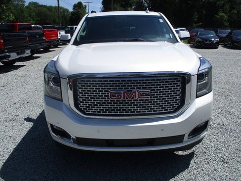 Used 2016 GMC Yukon SLT w/ Open Road Package AWD/4WD image 9