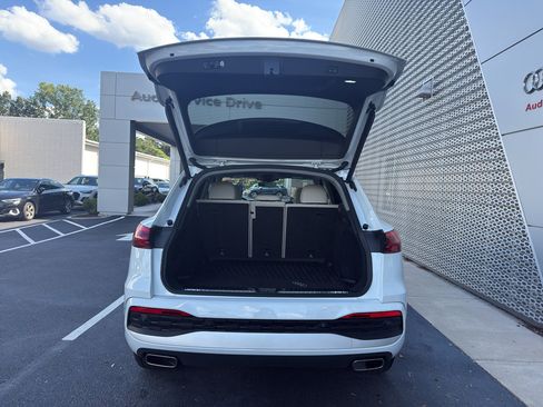 Certified 2025 Audi Q5 Premium w/ Convenience Package AWD/4WD image 9