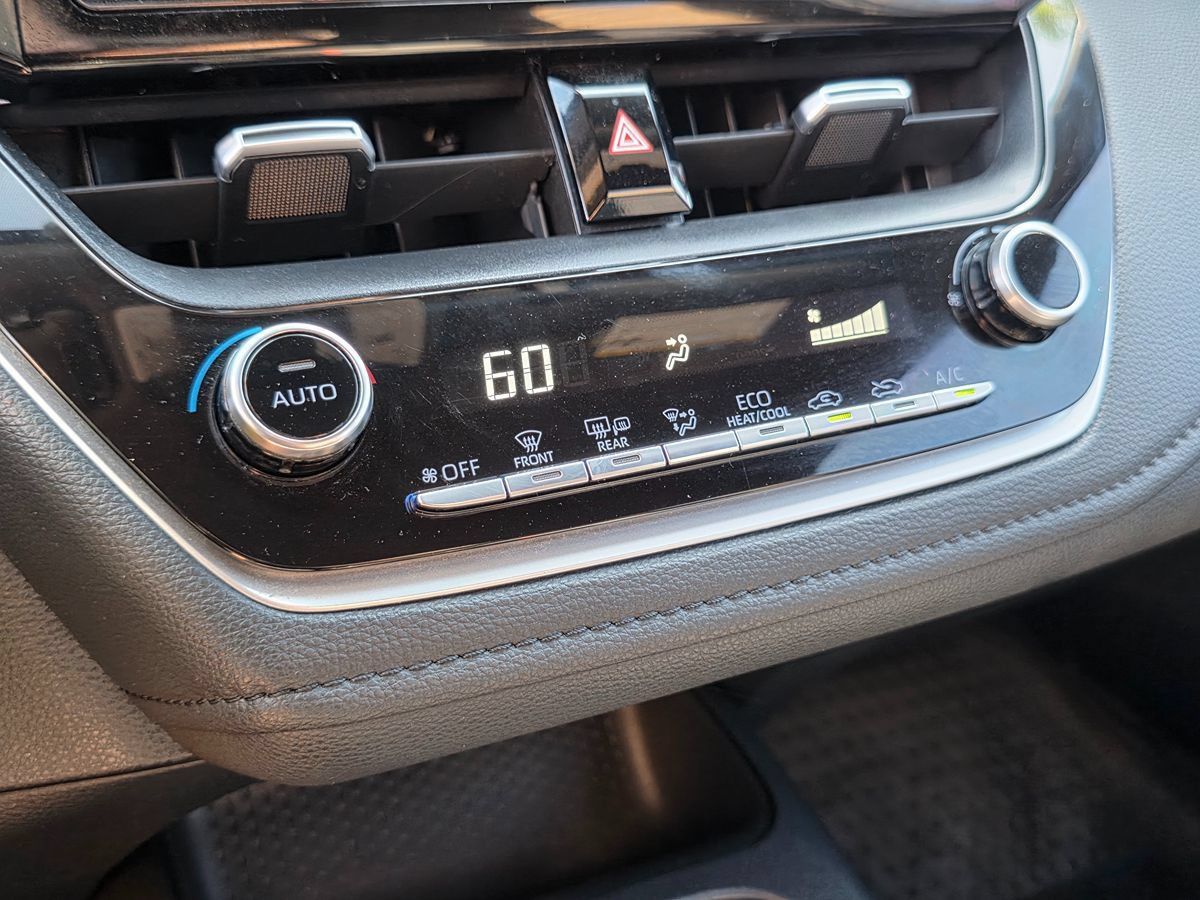 Used 2021 Toyota Corolla SE FWD image 37