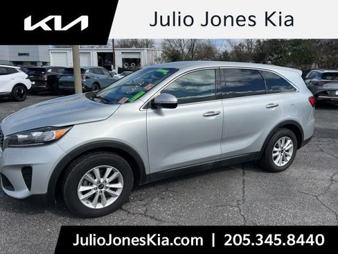 Used 2020 Kia Sorento LX image 1