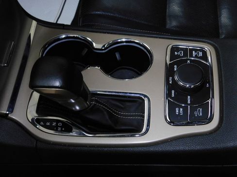 Used 2017 Jeep Grand Cherokee Overland image 38