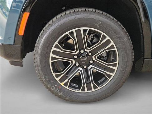 New 2026 Jeep Grand Wagoneer 2WD image 10