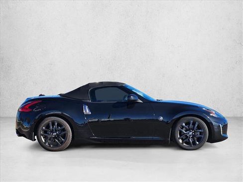 Used 2019 Nissan 370Z Roadster image 4