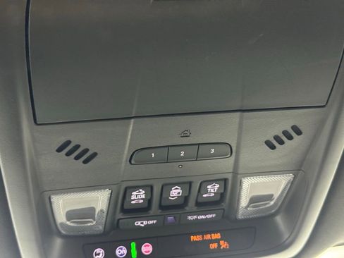 Used 2024 Buick Enclave Essence w/ Experience Buick Package FWD image 31