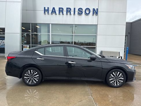 Used 2025 Nissan Altima 2.5 SV FWD image 4