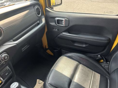 Used 2019 Jeep Wrangler Unlimited Sahara w/ Uconnect 4C Nav & Sound Group AWD/4WD image 31