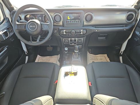 Used 2023 Jeep Gladiator Willys image 12
