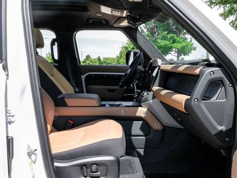 New 2026 Land Rover Defender 110 V8 AWD/4WD image 40