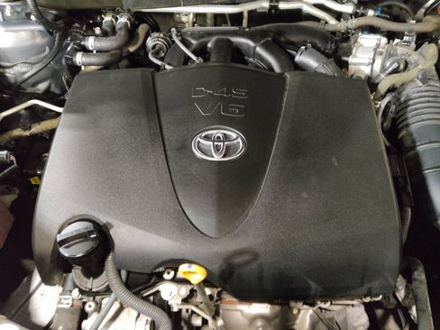 Used 2021 Toyota Highlander XLE image 30