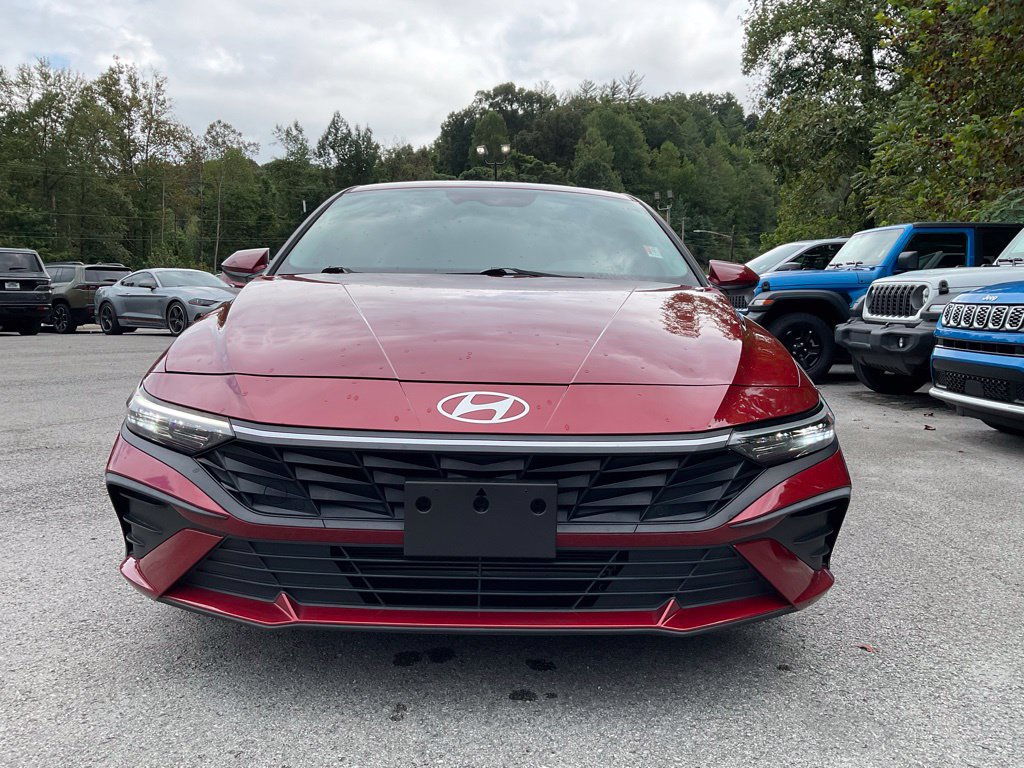 Used 2024 Hyundai Elantra SEL FWD image 2