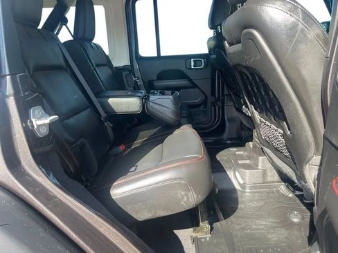 Used 2021 Jeep Wrangler Unlimited Rubicon w/ Cold Weather Group AWD/4WD image 23