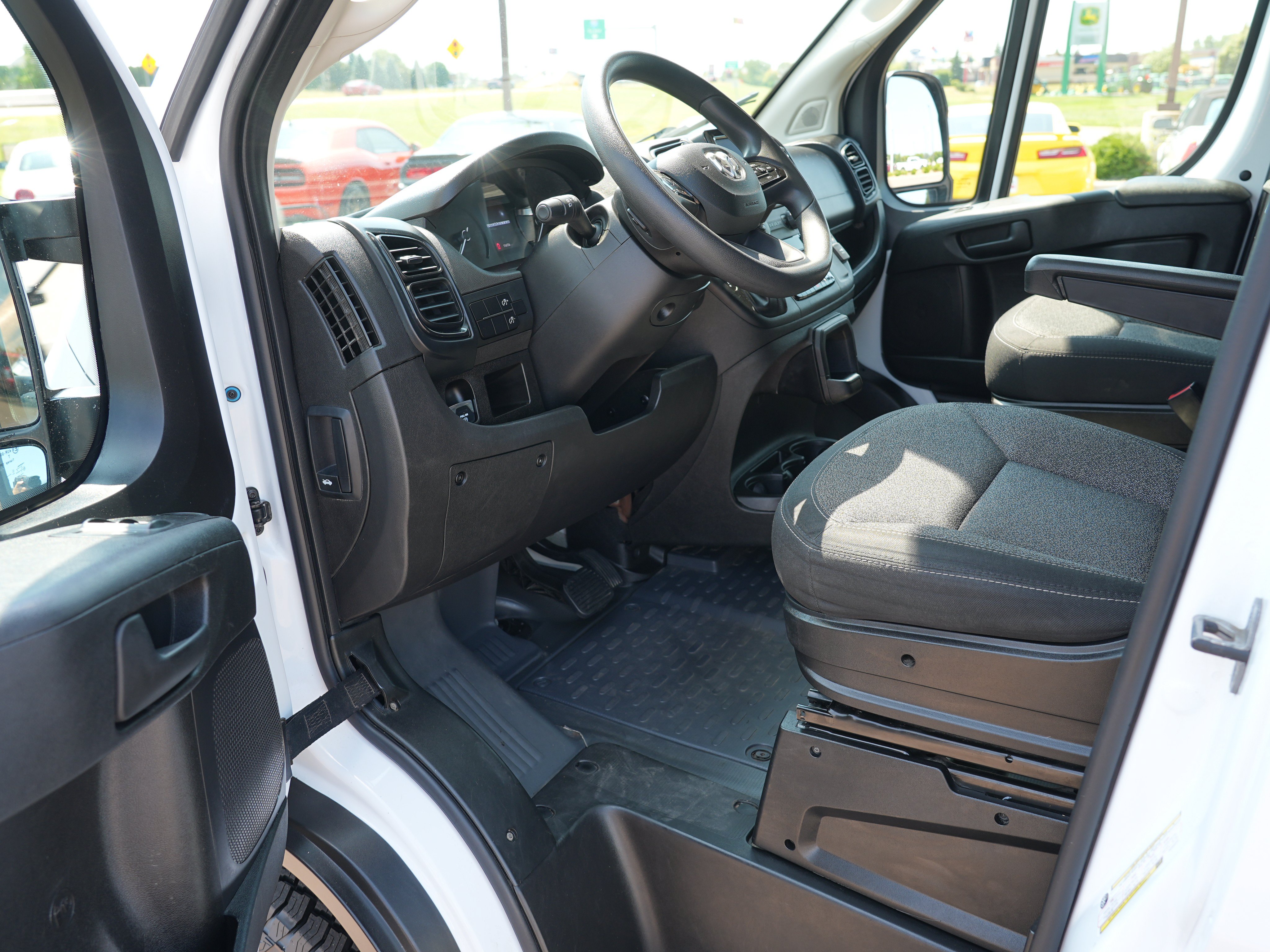 Used 2023 RAM ProMaster 2500 FWD image 13