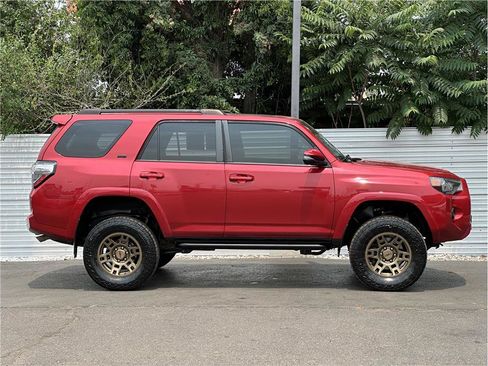 Used 2021 Toyota 4Runner SR5 Premium w/ Moonroof Package AWD/4WD image 9