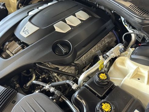 Used 2017 Maserati Ghibli w/ Luxury Package image 54