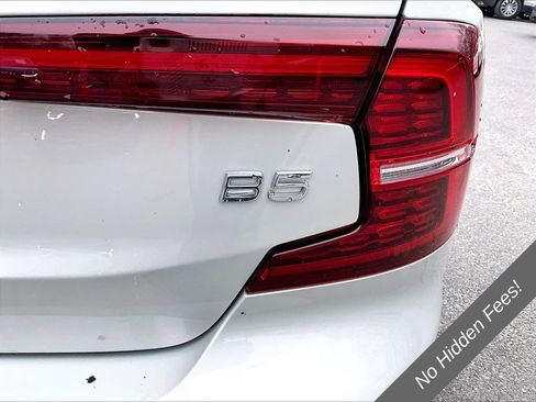 Used 2022 Volvo S60 B5 Momentum w/ Climate Package FWD image 8
