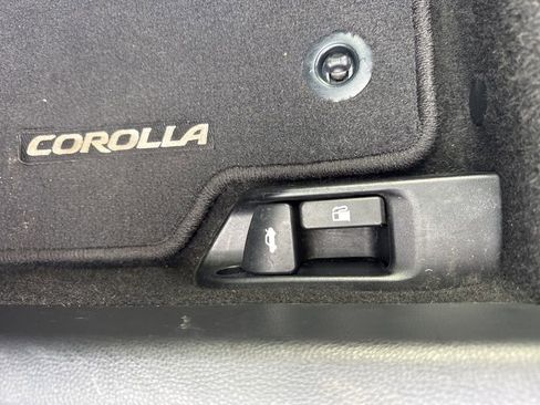 Used 2020 Toyota Corolla SE image 18