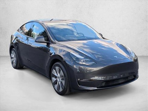 Used 2024 Tesla Model Y Long Range image 3