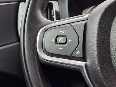 Used 2018 Volvo XC60 T5 Momentum w/ Vision Package AWD/4WD image 15