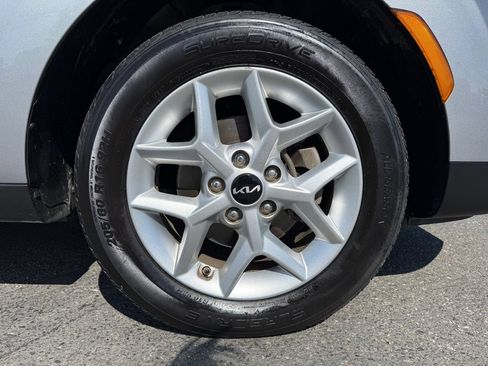 Used 2024 Kia Soul LX w/ Option Group 015 FWD image 9