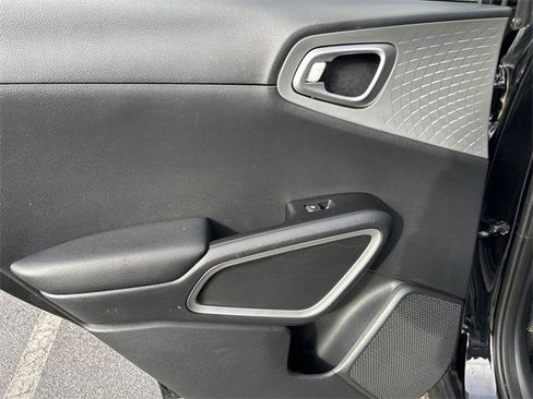 Certified 2022 Kia Soul LX w/ Technology Package image 13