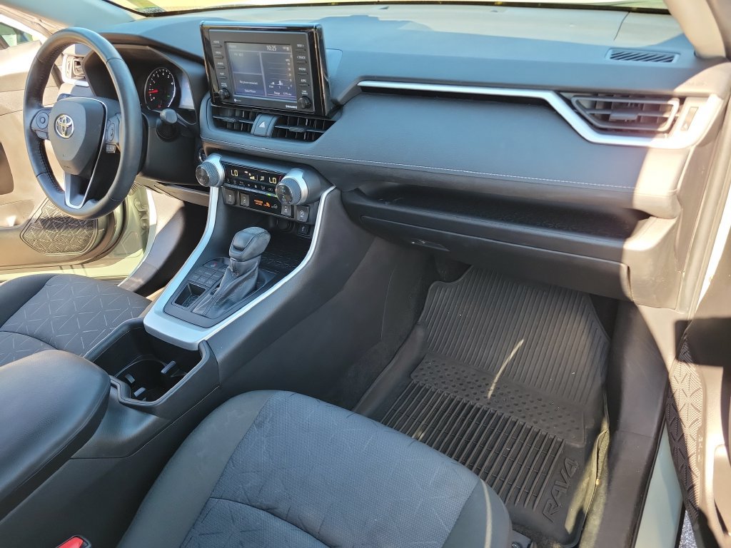 Used 2022 Toyota RAV4 XLE w/ Convenience Package AWD/4WD image 16