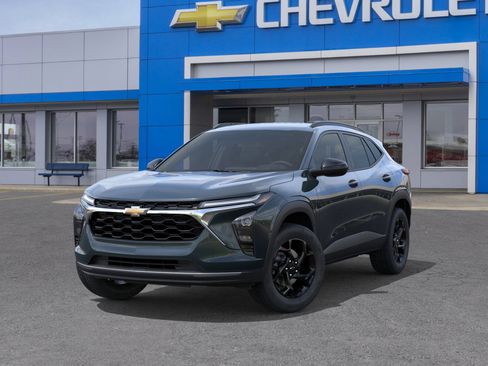 New 2026 Chevrolet Trax LT w/ Driver Confidence Package FWD image 6