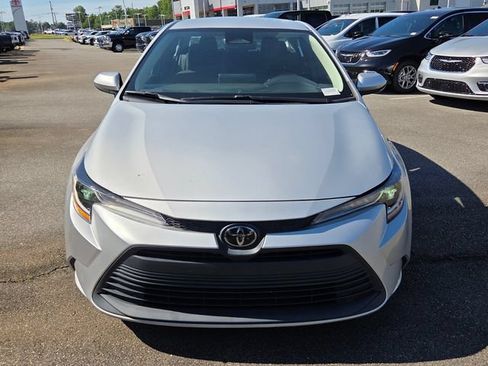 Used 2023 Toyota Corolla LE FWD image 2
