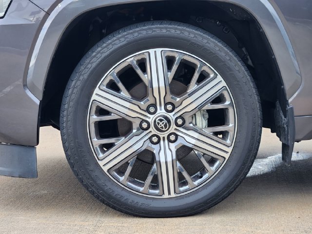 Used 2023 Toyota Sequoia Capstone AWD/4WD image 10