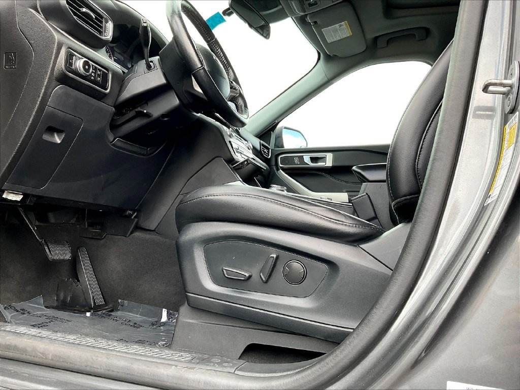 Used 2023 Ford Explorer XLT w/ Equipment Group 202A AWD/4WD image 42