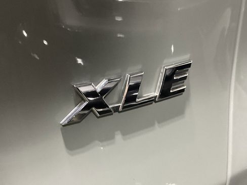 Used 2021 Toyota RAV4 XLE image 7