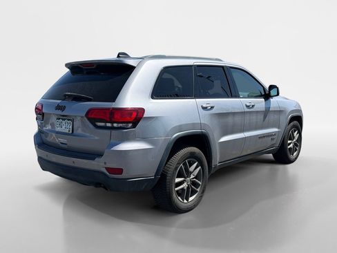 Used 2017 Jeep Grand Cherokee Laredo AWD/4WD image 5